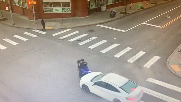 Pittsburgh police looking for driver who hit woman in wheelchair in North Oakland
