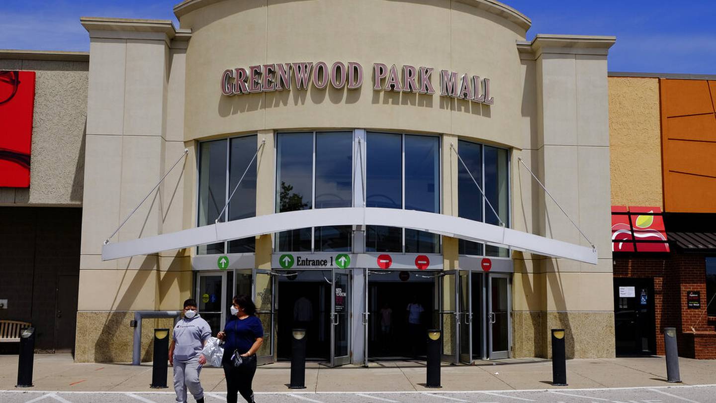 Chaos outside after active shooting leaves four dead at Greenwood Mall