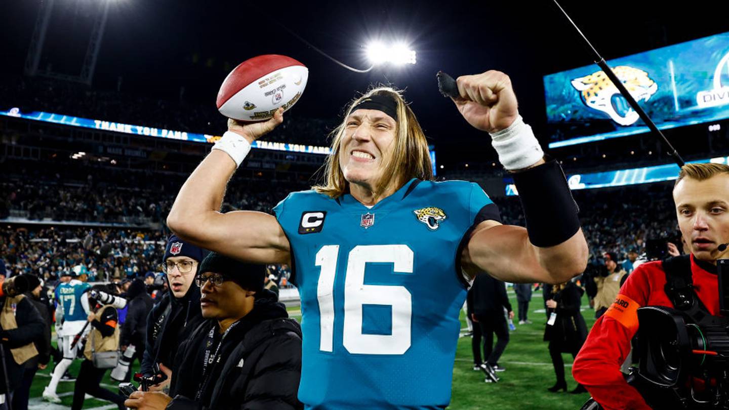 Jaguars QB Trevor Lawrence celebrates comeback playoff win at Waffle House  – WPXI