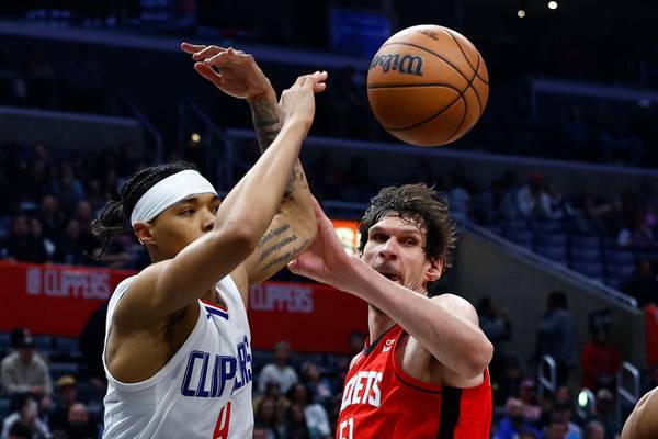 Rockets center Boban Marjanović misses free throw on purpose, nets fans free Chick-fil-A