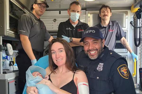 Texas police officer helps woman deliver baby on side of Fort Worth road