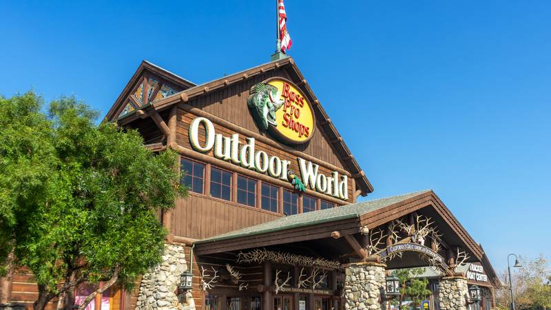 Man was arrested and has been accused of jumping into fish tank at a Bass Pro Shop