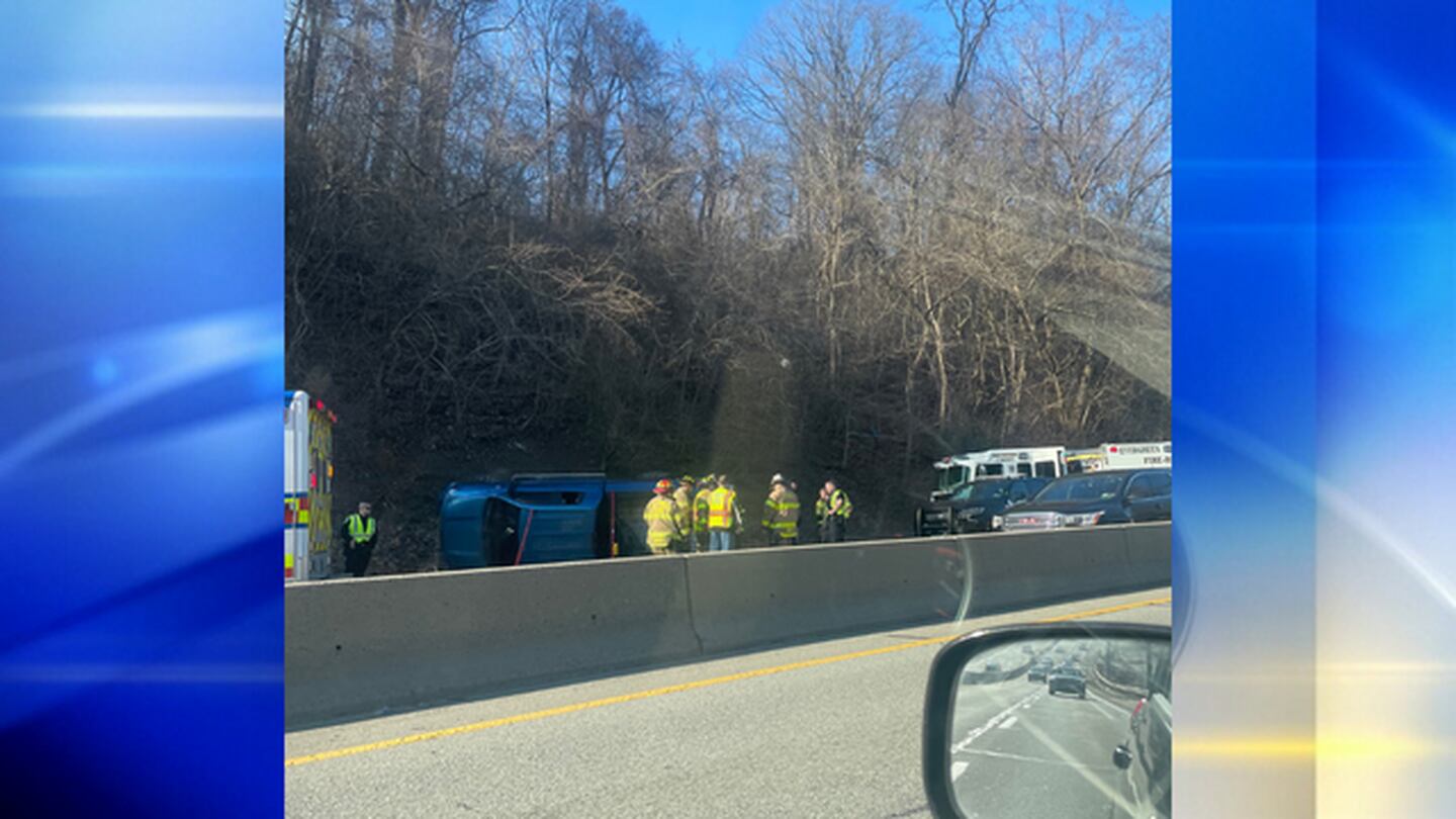 At Least 2 Hospitalized After Rollover Crash On Mcknight Road Wpxi 7727