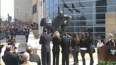 Mario Lemieux statue unveiled at Consol Energy Center