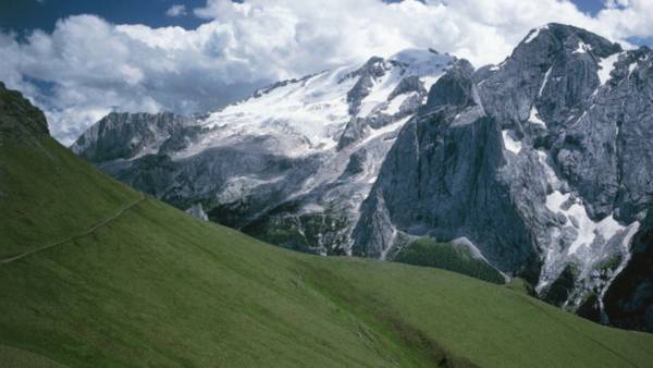 At least 4 dead after chunk of Alpine glacier in Italy strikes hikers