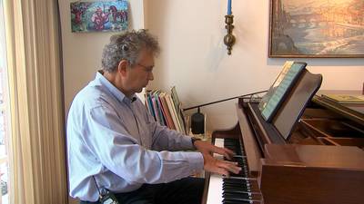 “This is a massacre:” Ukrainian pianist reacts to attack on his home country