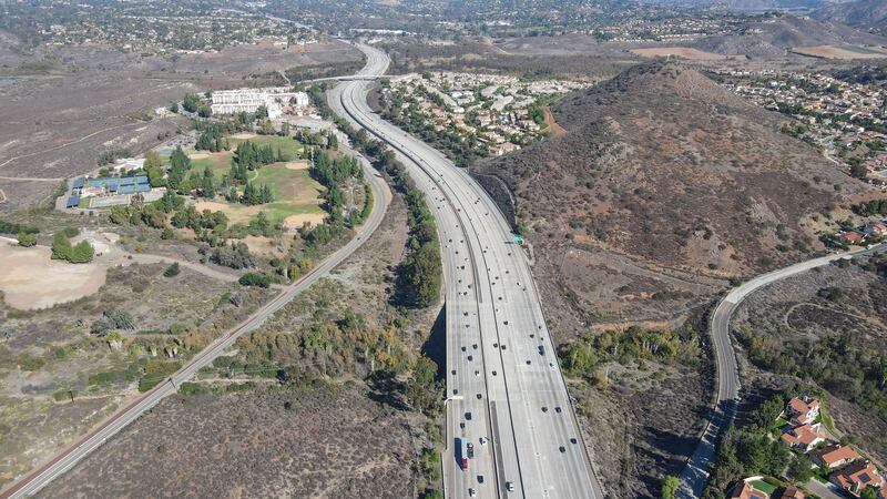 Small plane makes emergency landing on freeway