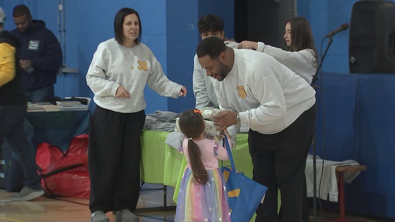 Jerome Bettis foundation hosts holiday toy drive, communtiy celebrations across Pittsburgh area