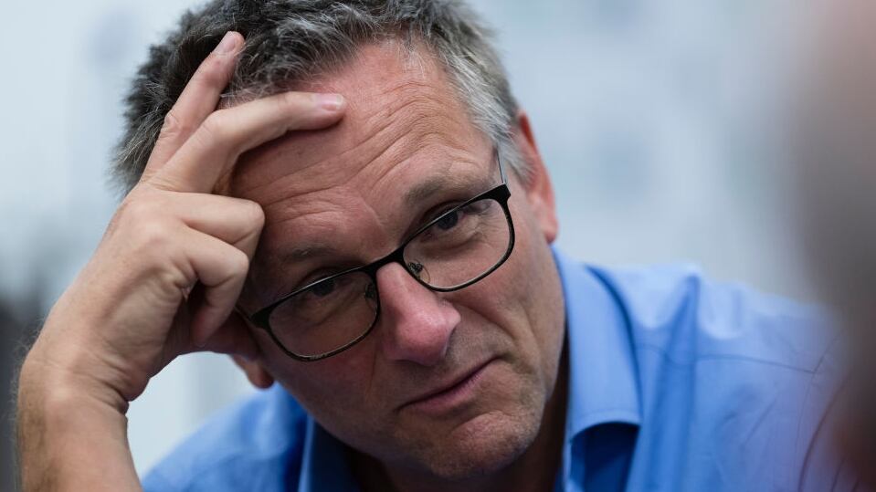 SYDNEY, AUSTRALIA - SEPTEMBER 16: Dr Michael Mosley speaks at the ICC Sydney on September 16, 2019 in Sydney, Australia. The Centenary Institute Oration is part of the 14th World Congress on Inflammation. (Photo by Brook Mitchell/Getty Images)