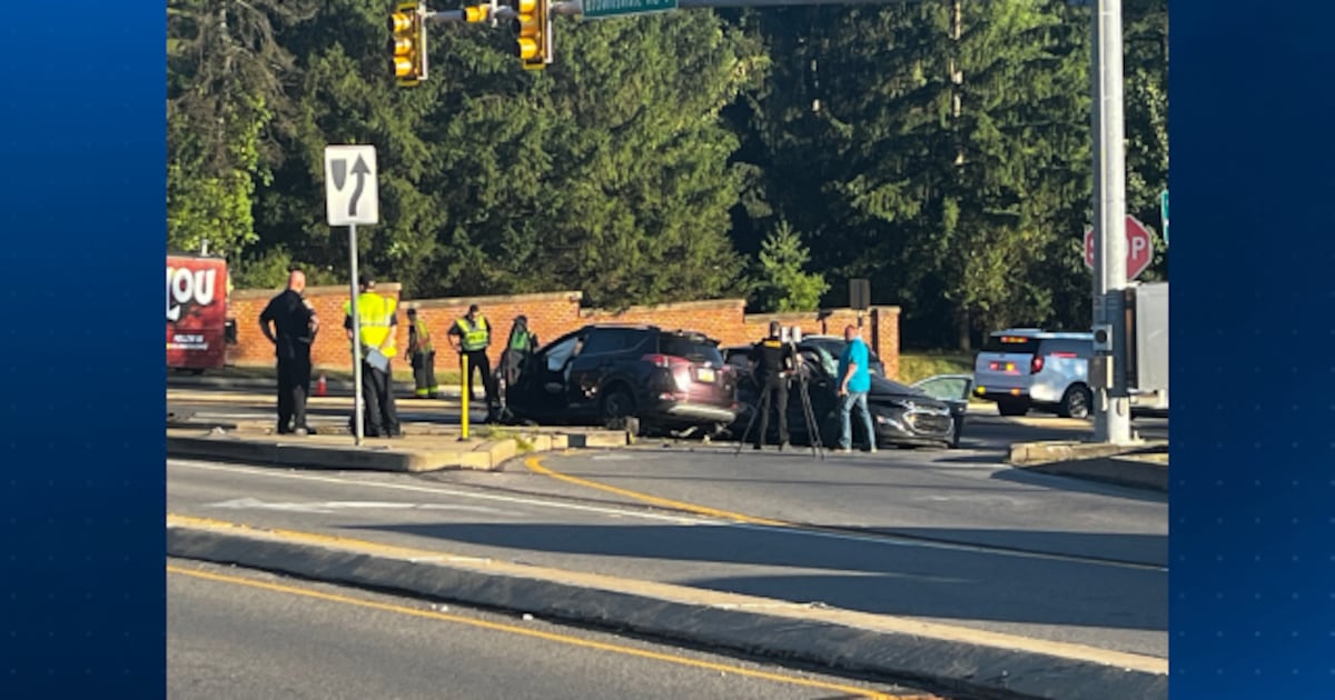 Coverage image for: At least 1 person injured in crash in Baldwin