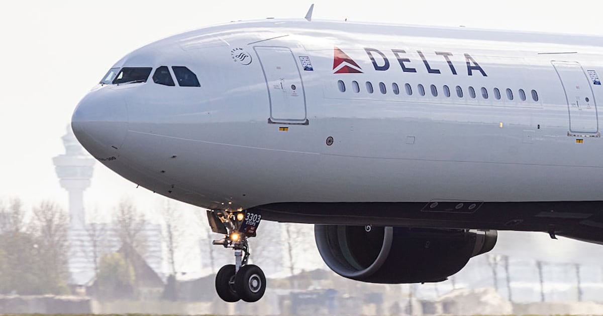 25 passengers evaluated for injuries after Delta flight diverted to Minneapolis