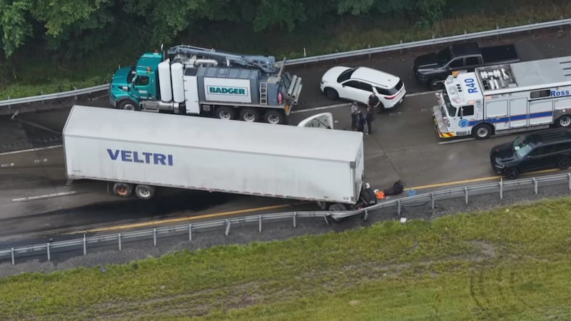 Tractor-trailer crosses Parkway North median, hits SUV; 1 dead
