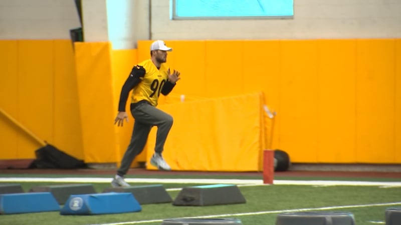 Steelers linebacker T.J. Watt undergoes surgery for partially collapsed lung, brother says