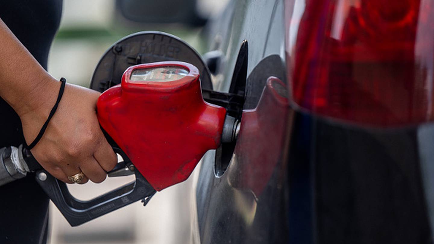 美国汽油价格接近3美元的国家平均水平，专家警告下降趋势可能很快停止