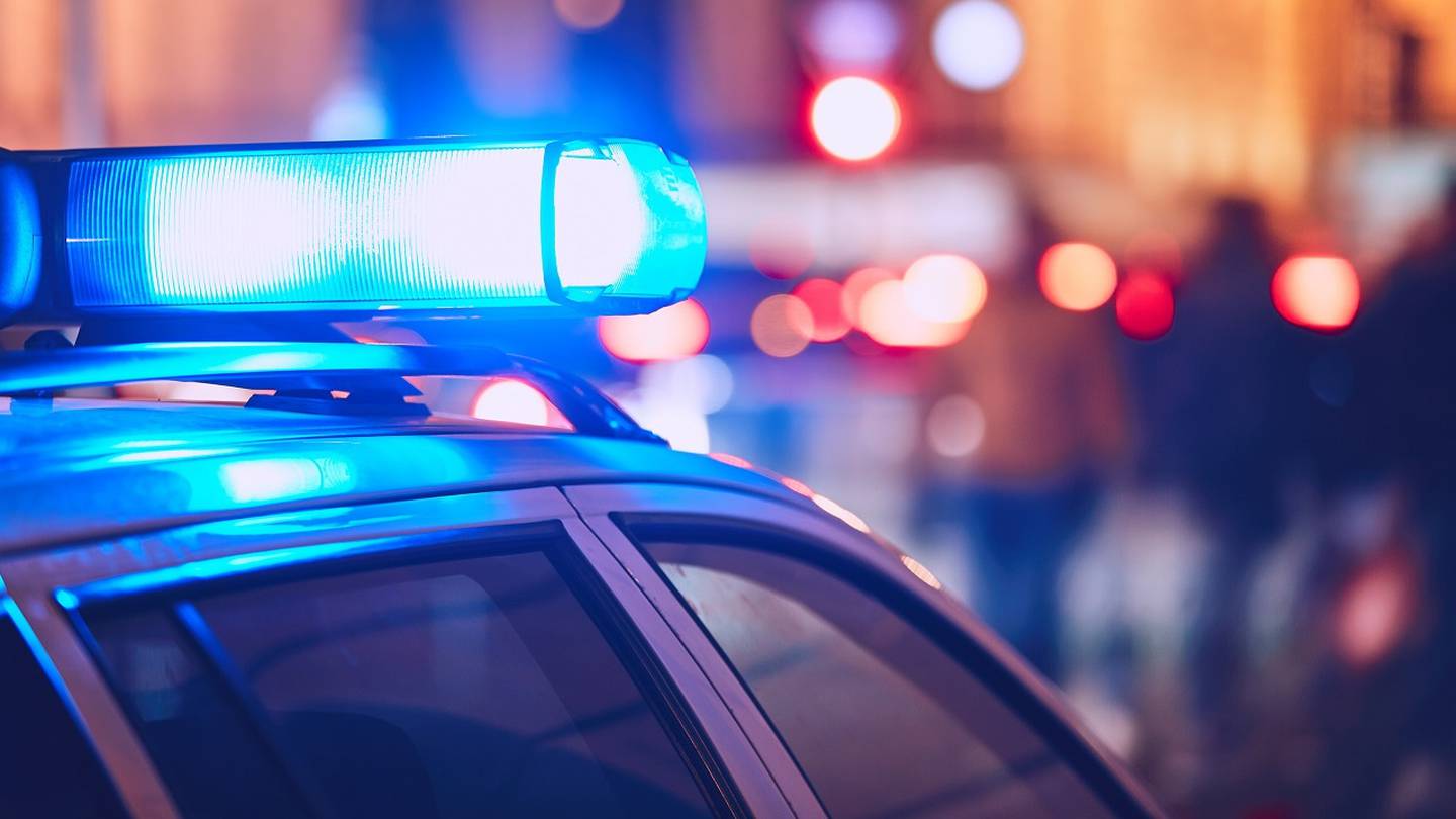 在匹兹堡家中，因有突出的逮捕令而引发SWAT响应，男子被逮捕