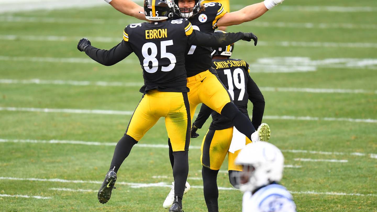 Steelers rally past Colts to end skid, lock up AFC North