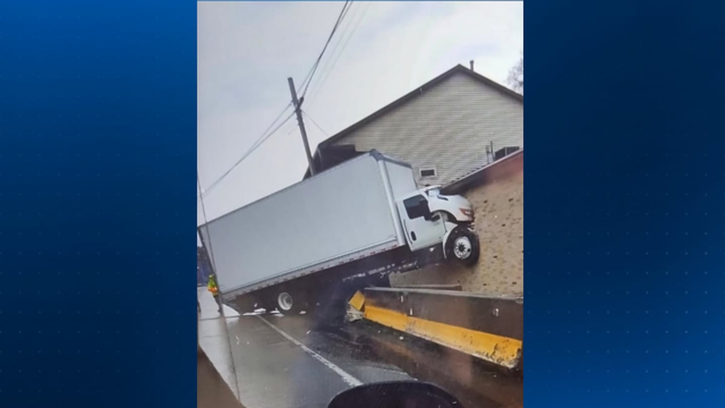 Box truck crashes into northern Armstrong grocery store – WPXI Pittsburgh