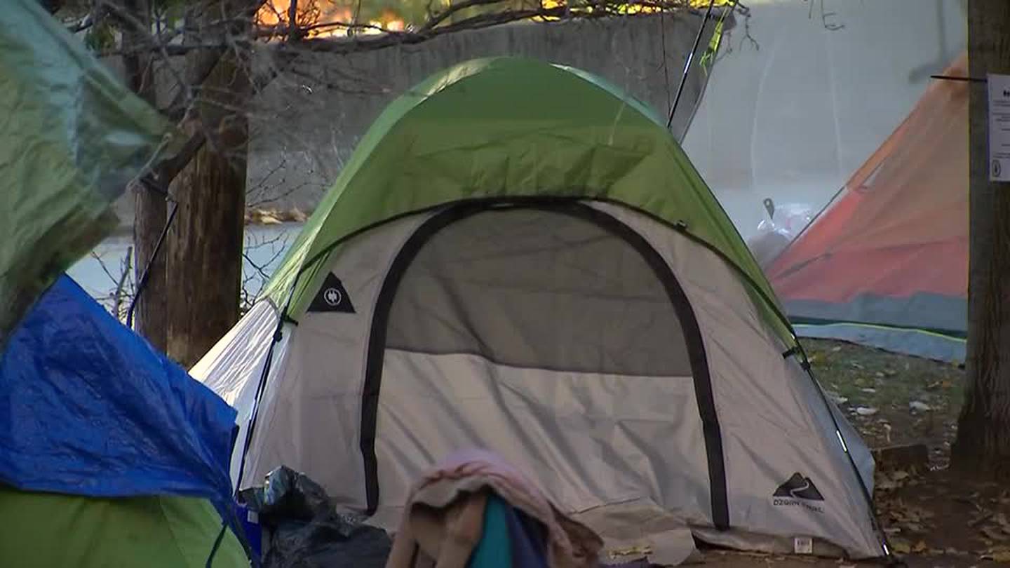 匹兹堡市计划清理市中心的无家可归者露天营地